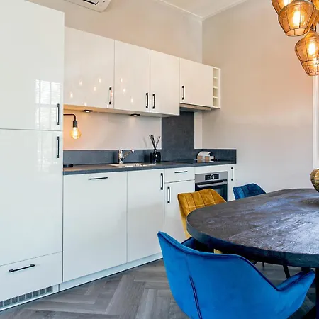 In With Kitchen